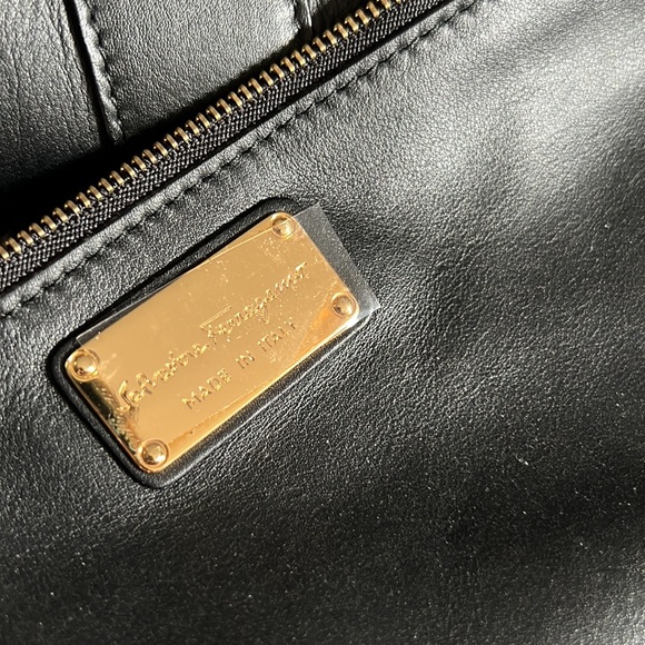 Ferragamo purse - Picture 4 of 5